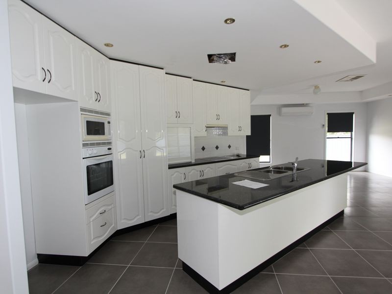 8 Peggy Court, Emerald QLD 4720