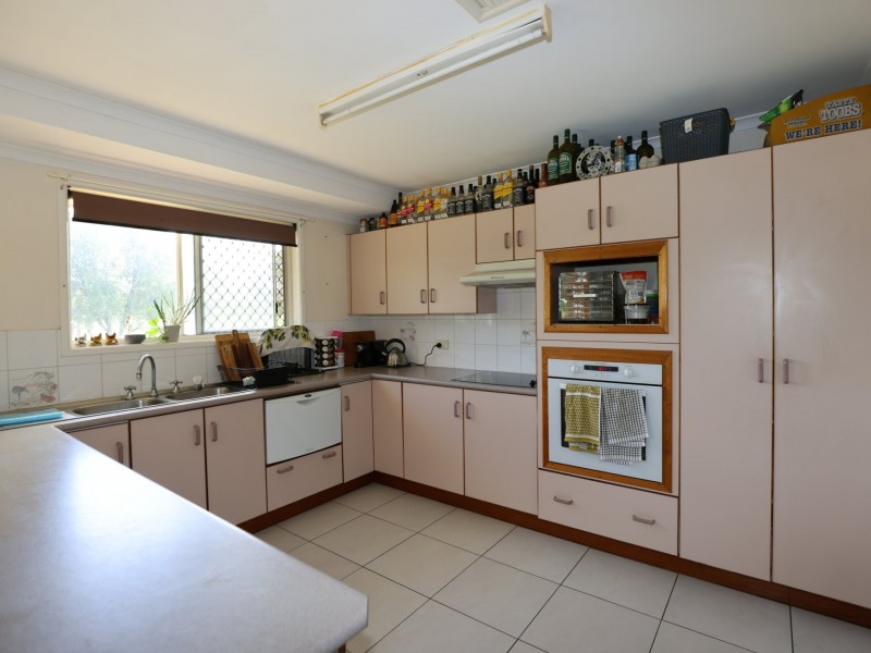 8 Edmonston Drive, Emerald QLD 4720