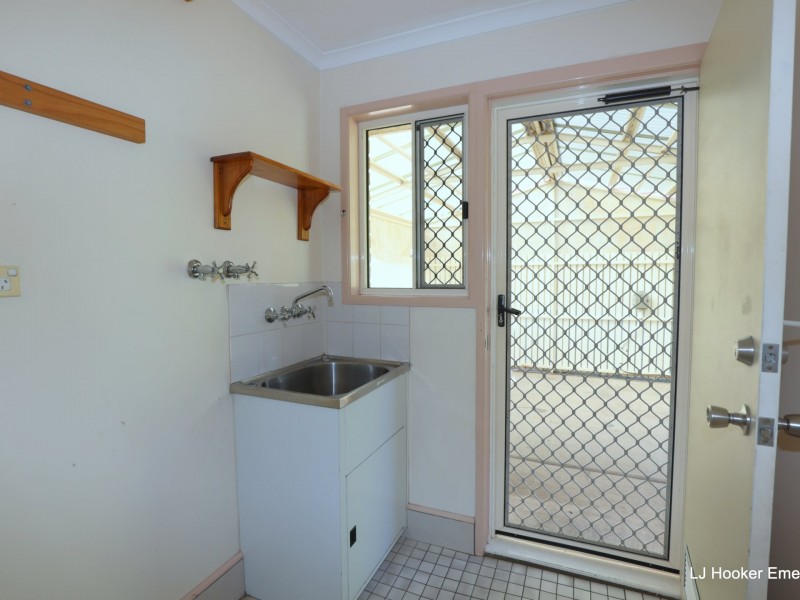 8 Edmonston Drive, Emerald QLD 4720