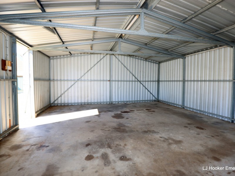 8 Edmonston Drive, Emerald QLD 4720