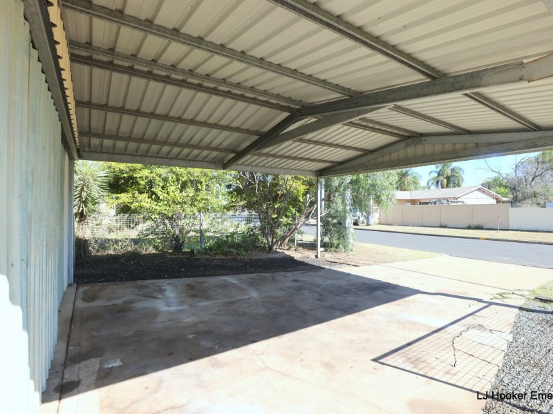 8 Edmonston Drive, Emerald QLD 4720