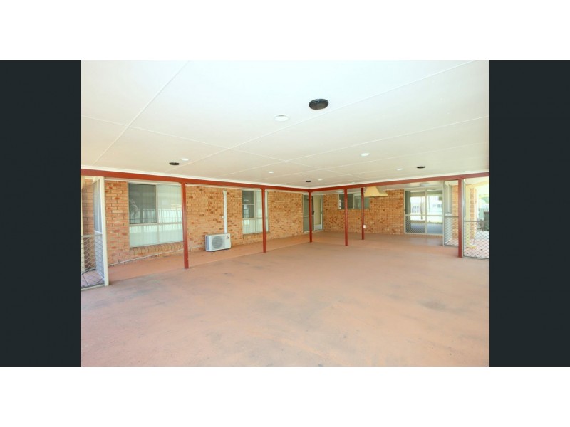 37 Bridgeman Street, Emerald QLD 4720