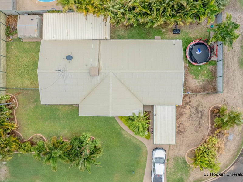 9 Wren Crt, Emerald QLD 4720