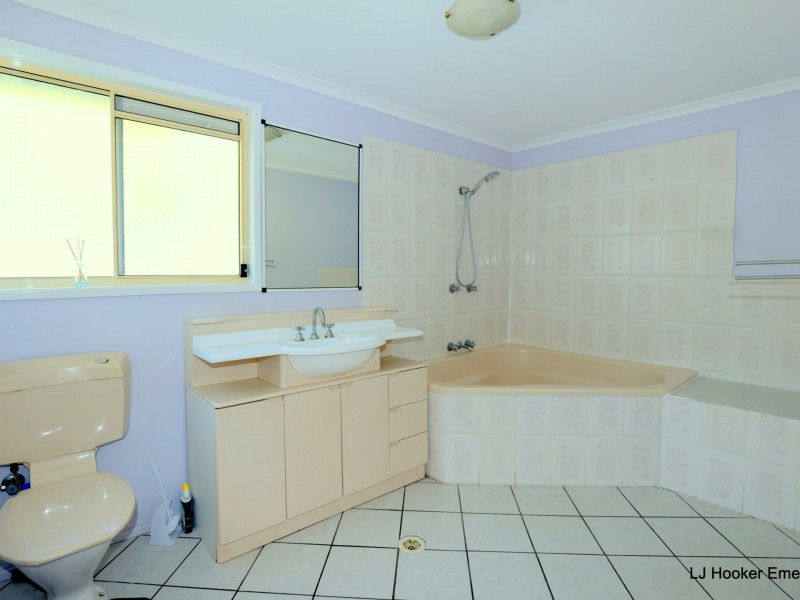 15 Roseanne Road, Emerald QLD 4720