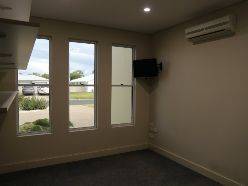 12 Carrington Place, Emerald QLD 4720