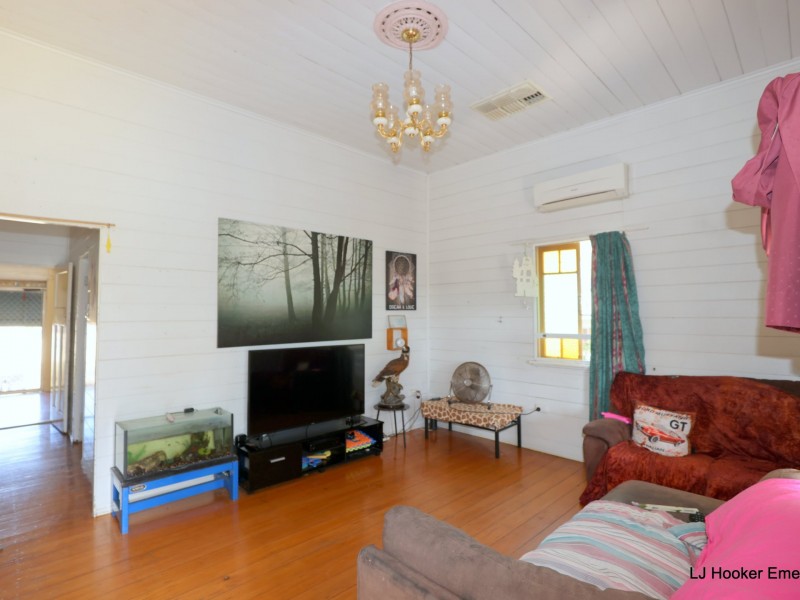 34 Retro St, Emerald QLD 4720