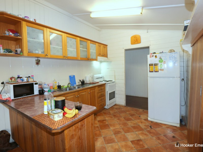 34 Retro St, Emerald QLD 4720