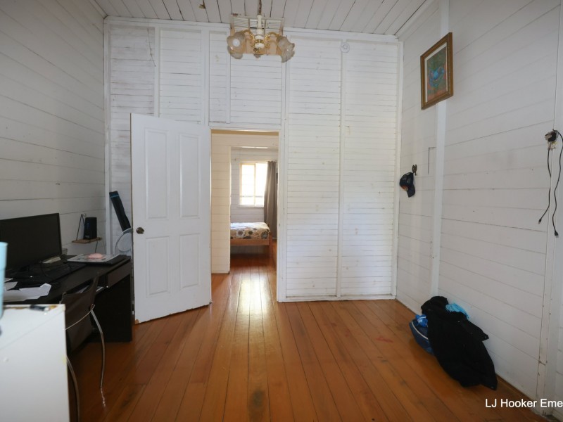 34 Retro St, Emerald QLD 4720