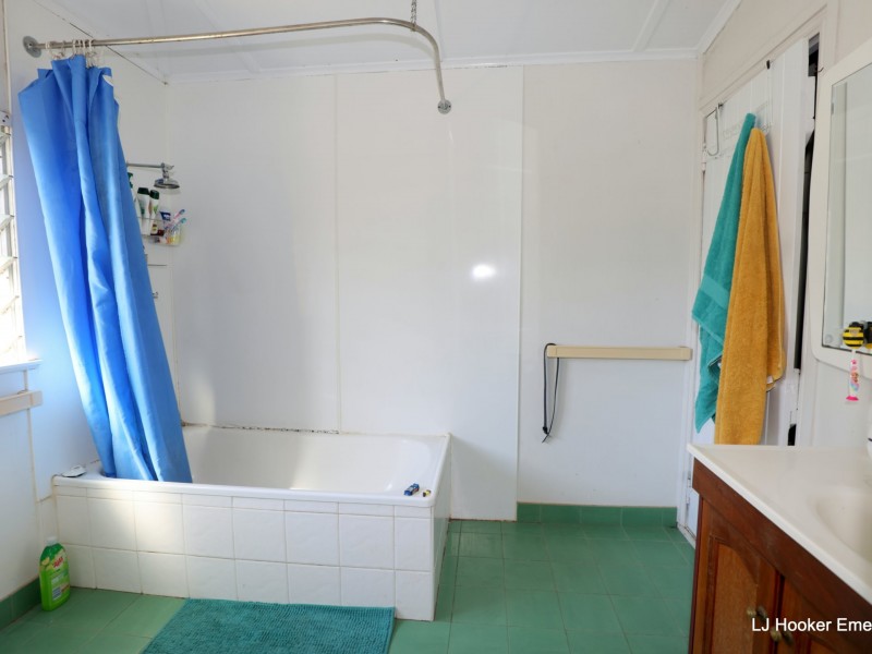 34 Retro St, Emerald QLD 4720