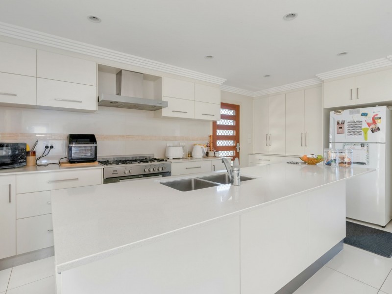 3 Cook Close, Emerald QLD 4720