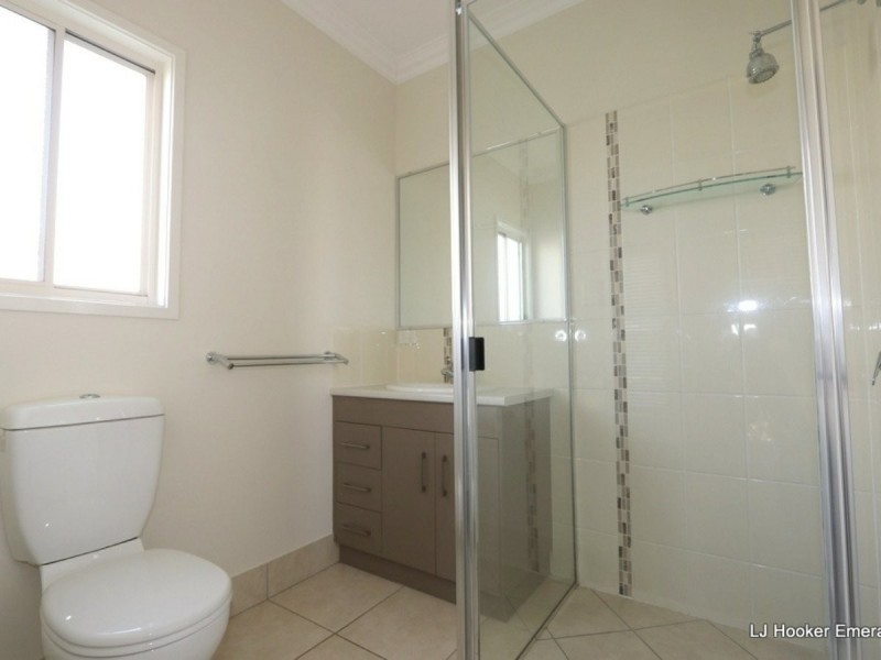 4 Easton Street, Emerald QLD 4720