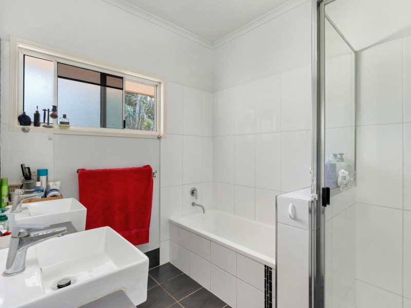 32 Colleen Ave, Emerald QLD 4720