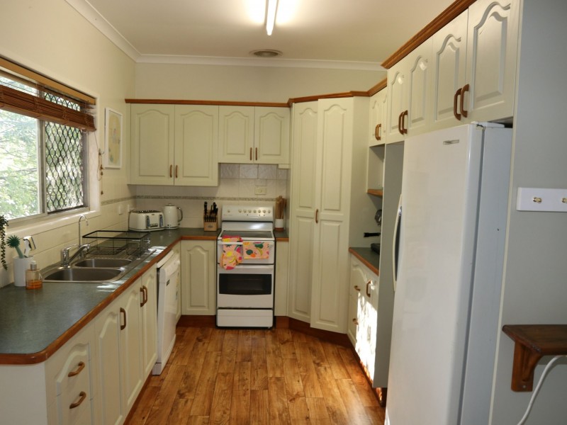 10 Pryor Place, Emerald QLD 4720