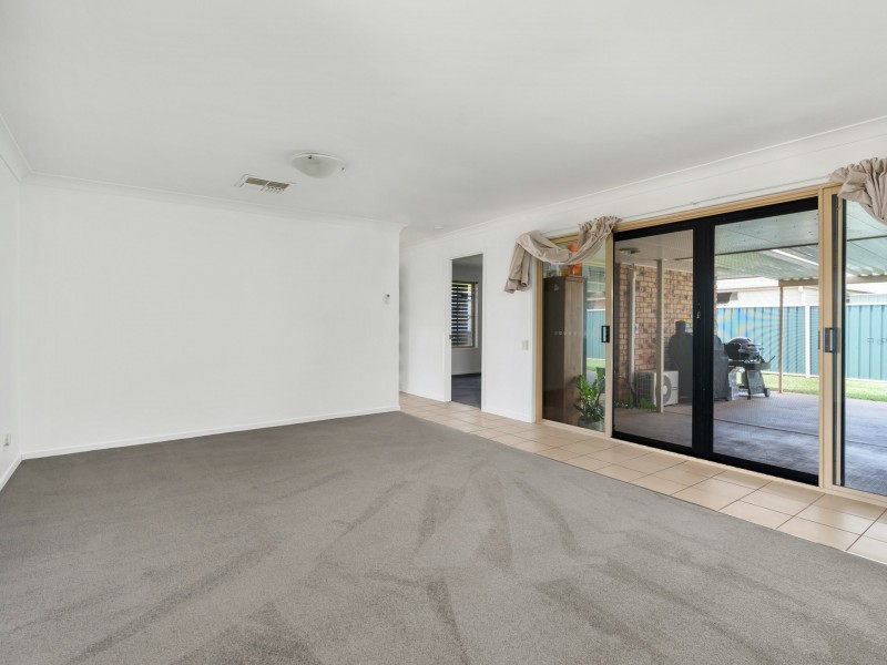 14 Jacqueline Drive, Emerald QLD 4720