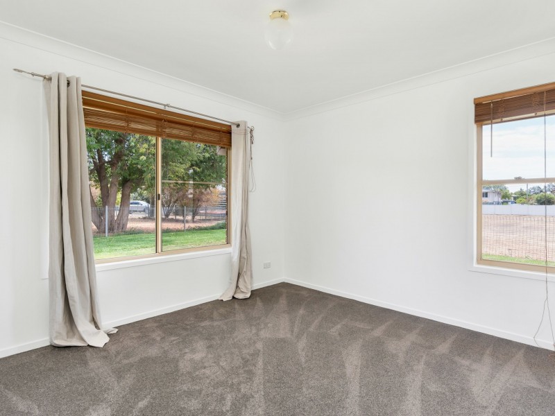 14 Jacqueline Drive, Emerald QLD 4720