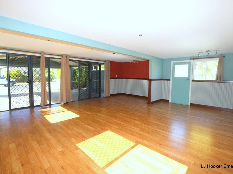 15 Roseanne Road, Emerald QLD 4720