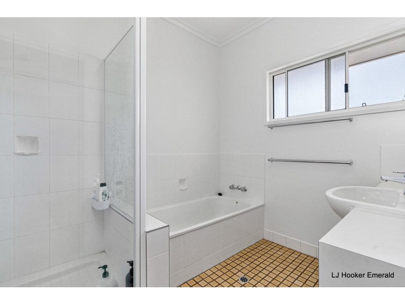 31 Alamein Dr, Emerald QLD 4720