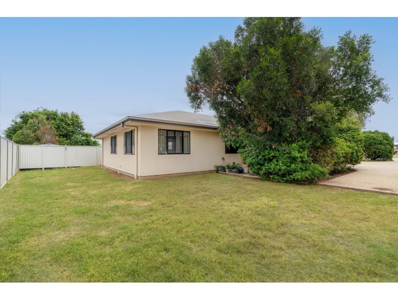 Unit/1/24 Desgrand, Emerald QLD 4720