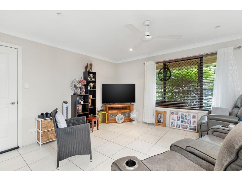 Unit/1/24 Desgrand, Emerald QLD 4720