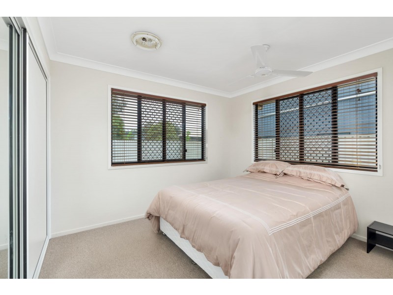 Unit/1/24 Desgrand, Emerald QLD 4720