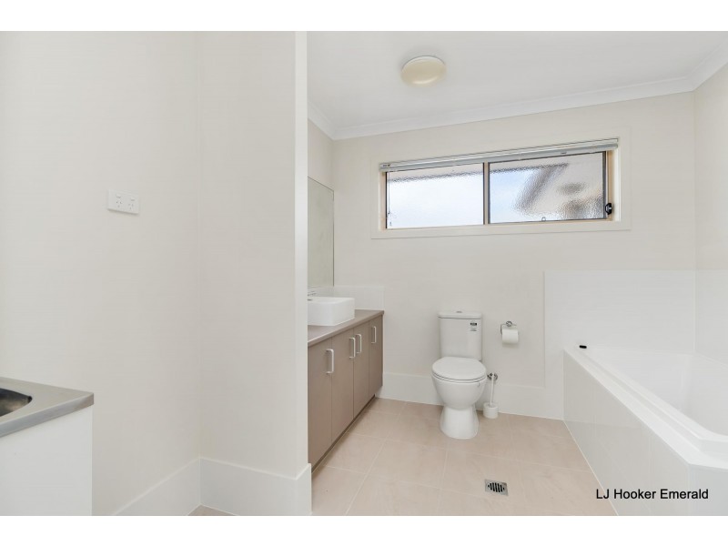 7 Onyx Street, Emerald QLD 4720