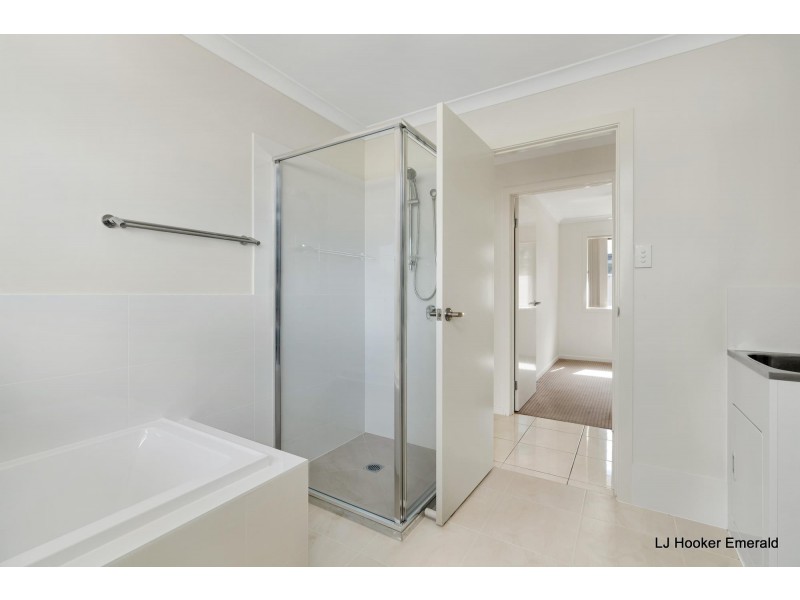 7 Onyx Street, Emerald QLD 4720