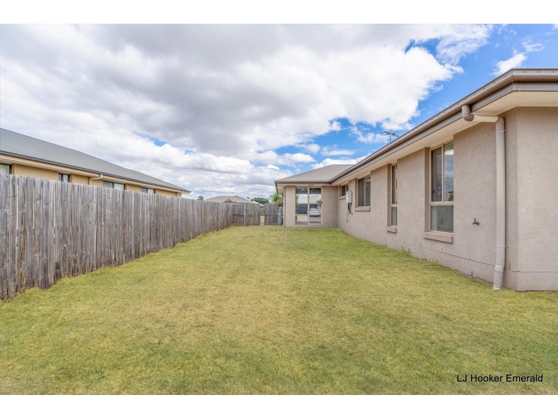 7 Onyx Street, Emerald QLD 4720