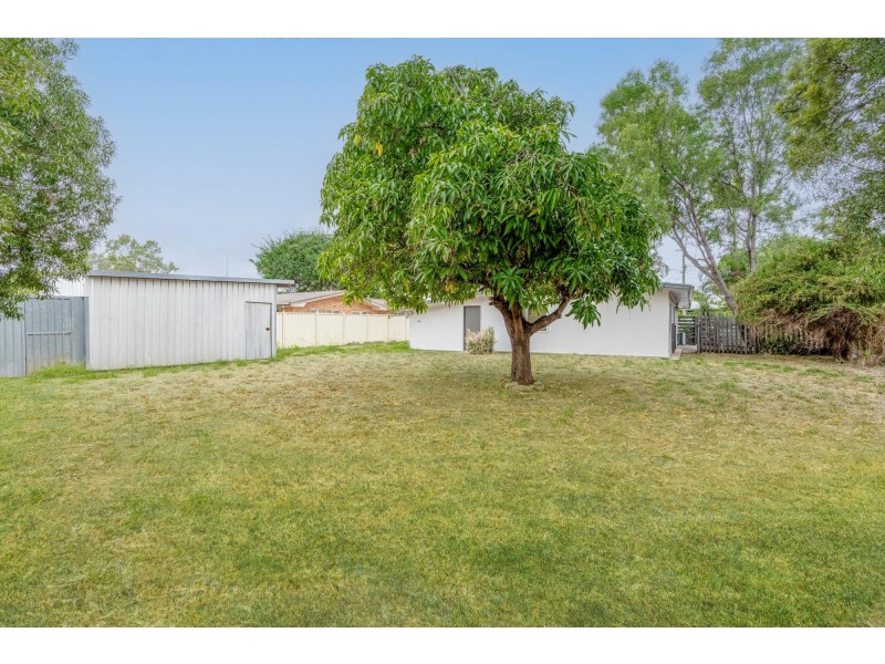 15 Sapphire Ave, Emerald QLD 4720