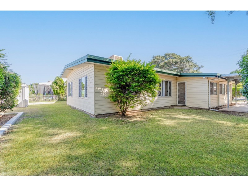 30 Retro Street, Emerald QLD 4720