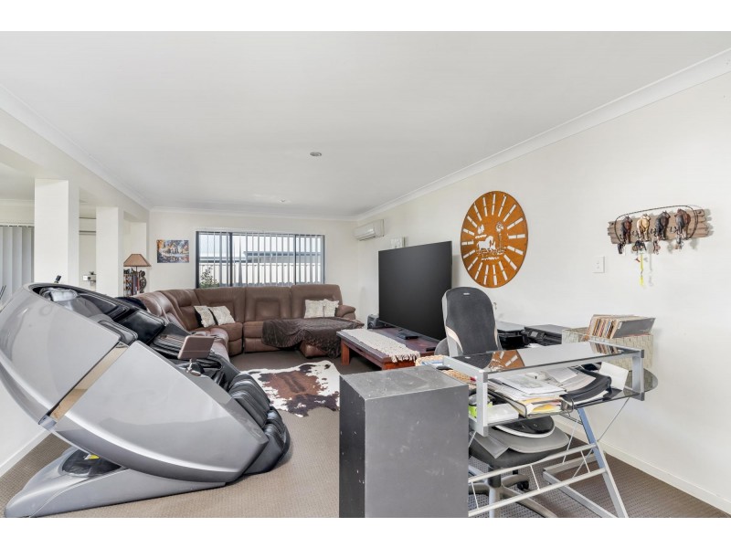 27 Thornton Street, Emerald QLD 4720