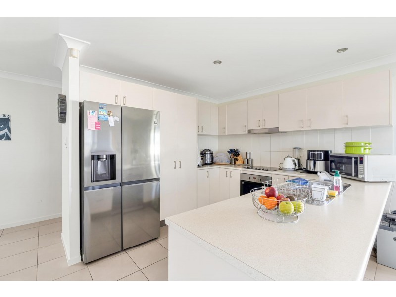 27 Thornton Street, Emerald QLD 4720