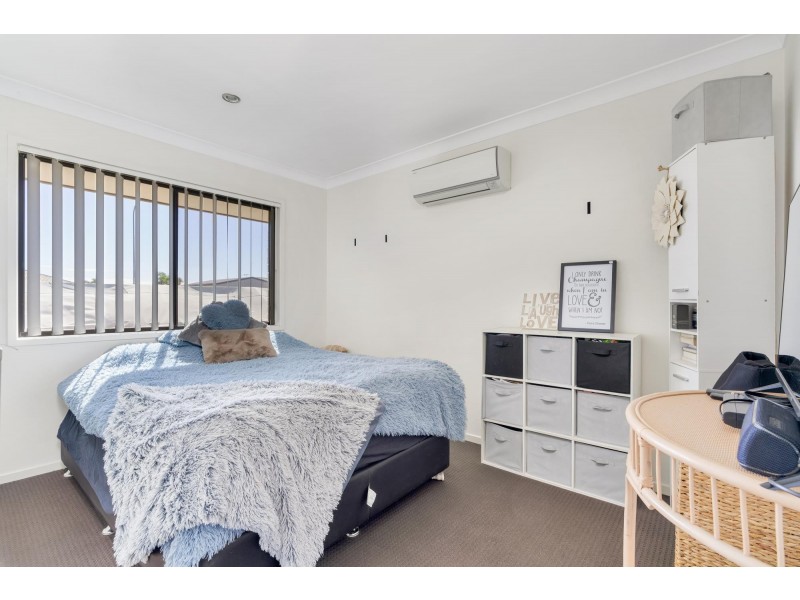 27 Thornton Street, Emerald QLD 4720