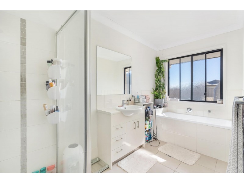 27 Thornton Street, Emerald QLD 4720