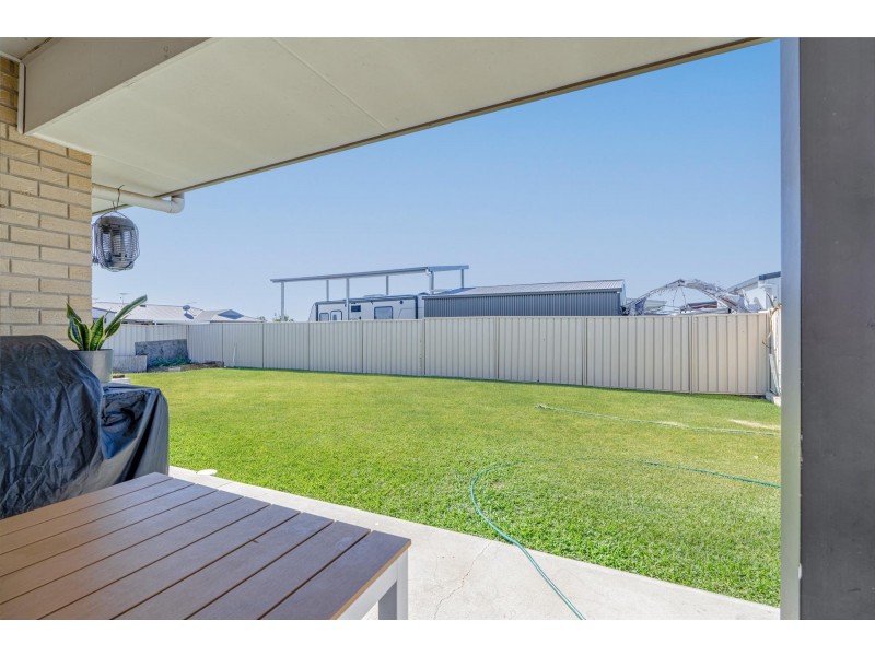 27 Thornton Street, Emerald QLD 4720