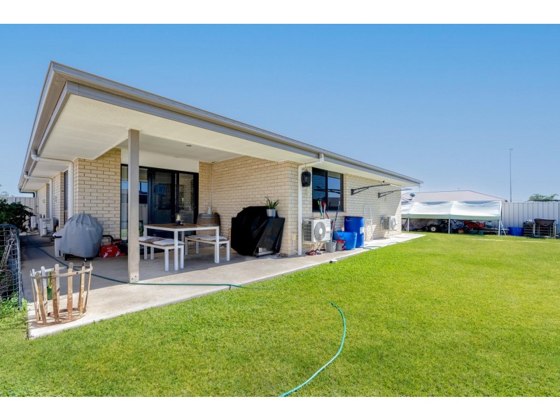 27 Thornton Street, Emerald QLD 4720