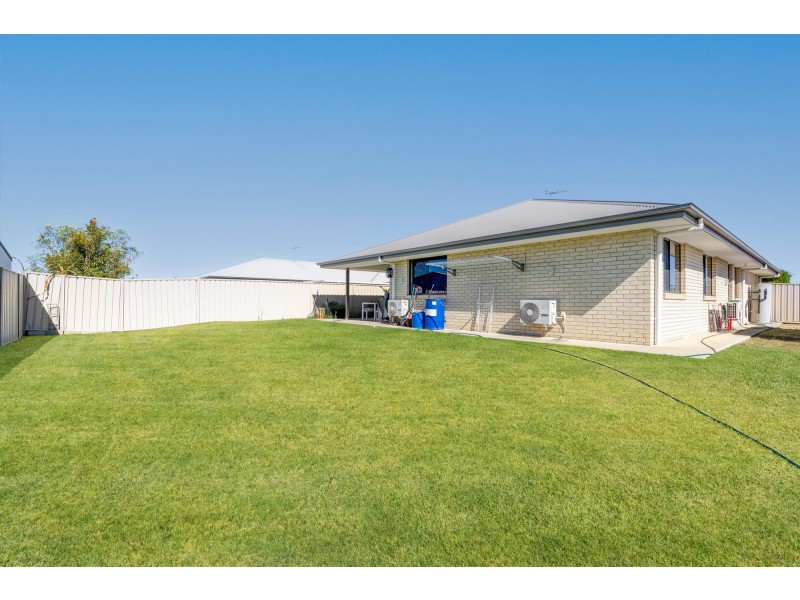 27 Thornton Street, Emerald QLD 4720