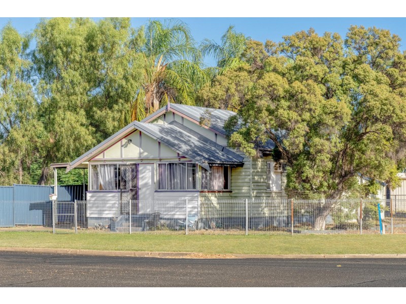 73 Ruby St, Emerald QLD 4720