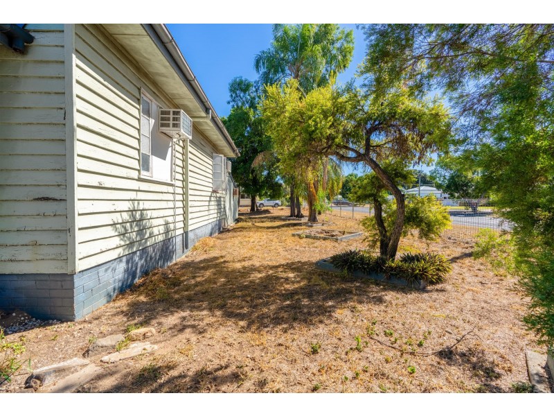 73 Ruby St, Emerald QLD 4720