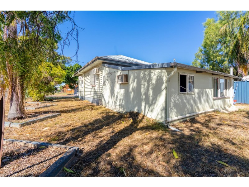 73 Ruby St, Emerald QLD 4720