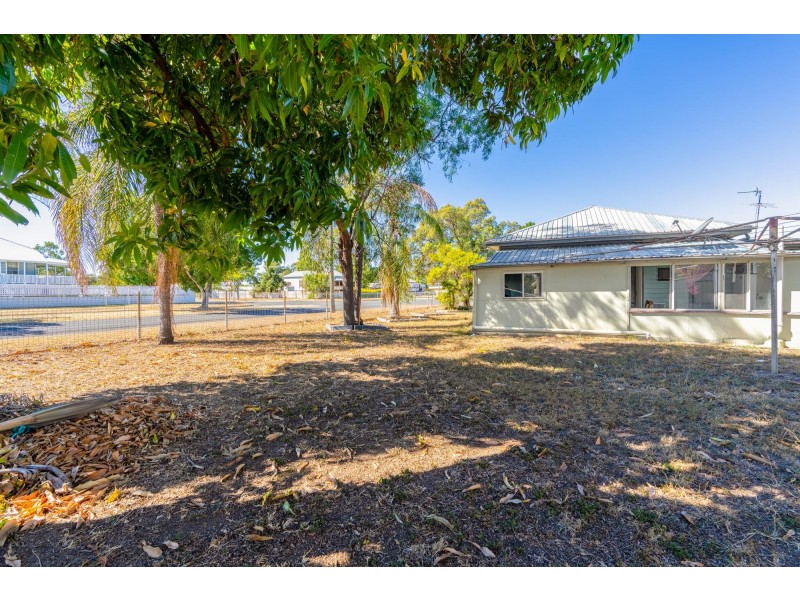73 Ruby St, Emerald QLD 4720