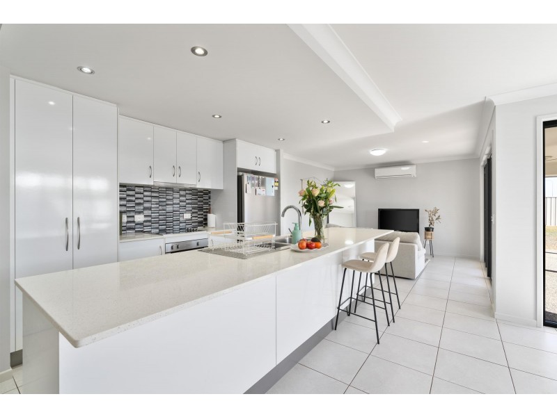 3 Lauren Drive, Emerald QLD 4720