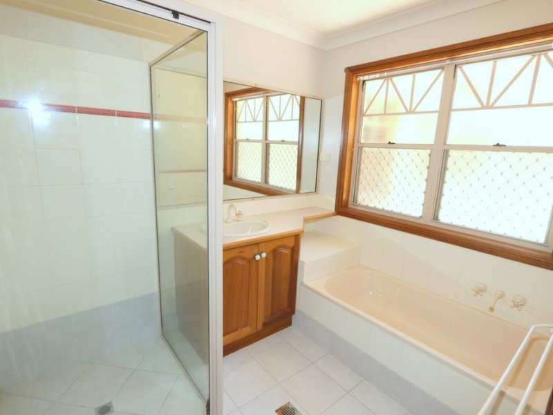 1 Peppertree Lane, Emerald QLD 4720