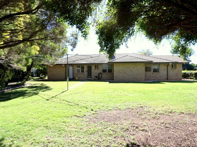 1 Peppertree Lane, Emerald QLD 4720