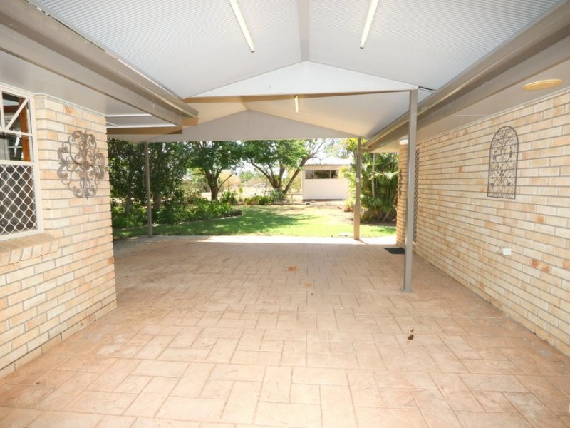 1 Peppertree Lane, Emerald QLD 4720