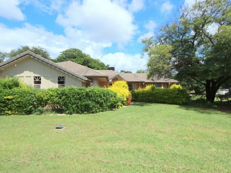 1 Peppertree Lane, Emerald QLD 4720