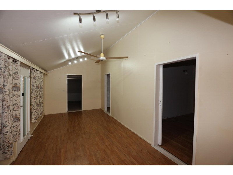 39 Peak Downs Street, Capella QLD 4723