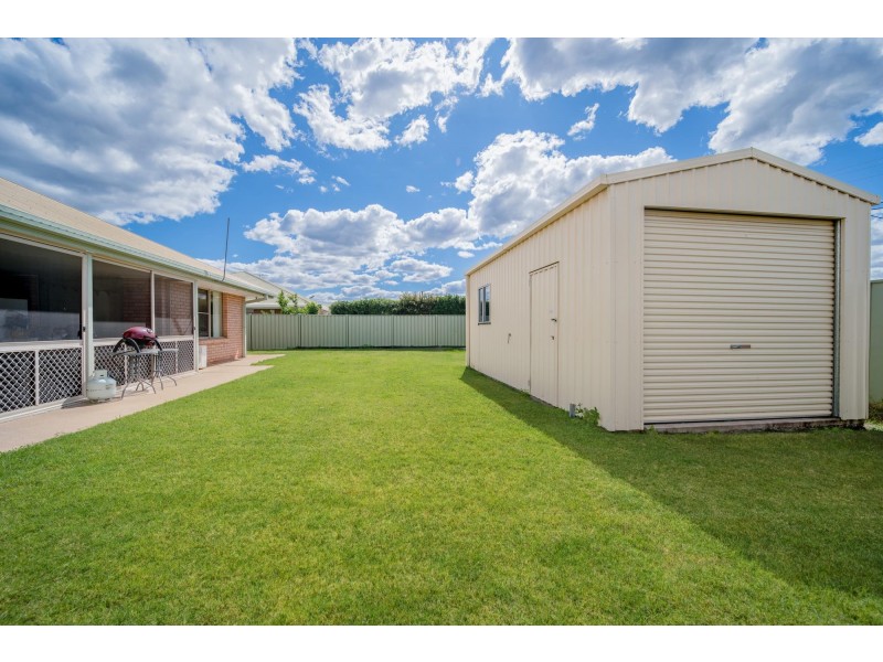 5 Sharlyn Crescent, Emerald QLD 4720