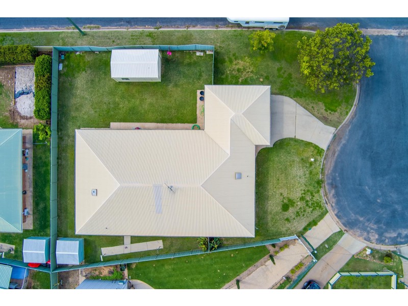 5 Sharlyn Crescent, Emerald QLD 4720