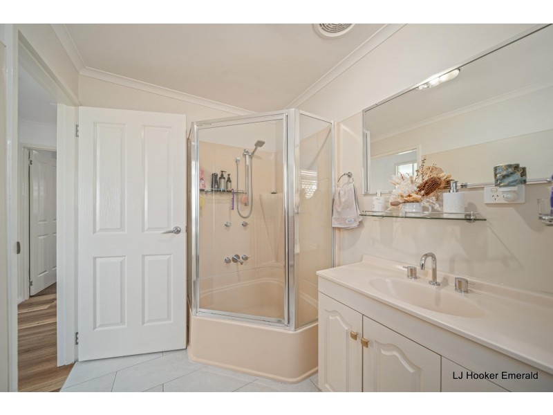 19 Mellish Crescent, Emerald QLD 4720
