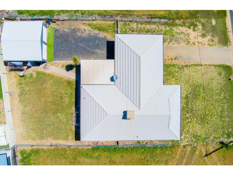 2 Smith Place, Emerald QLD 4720